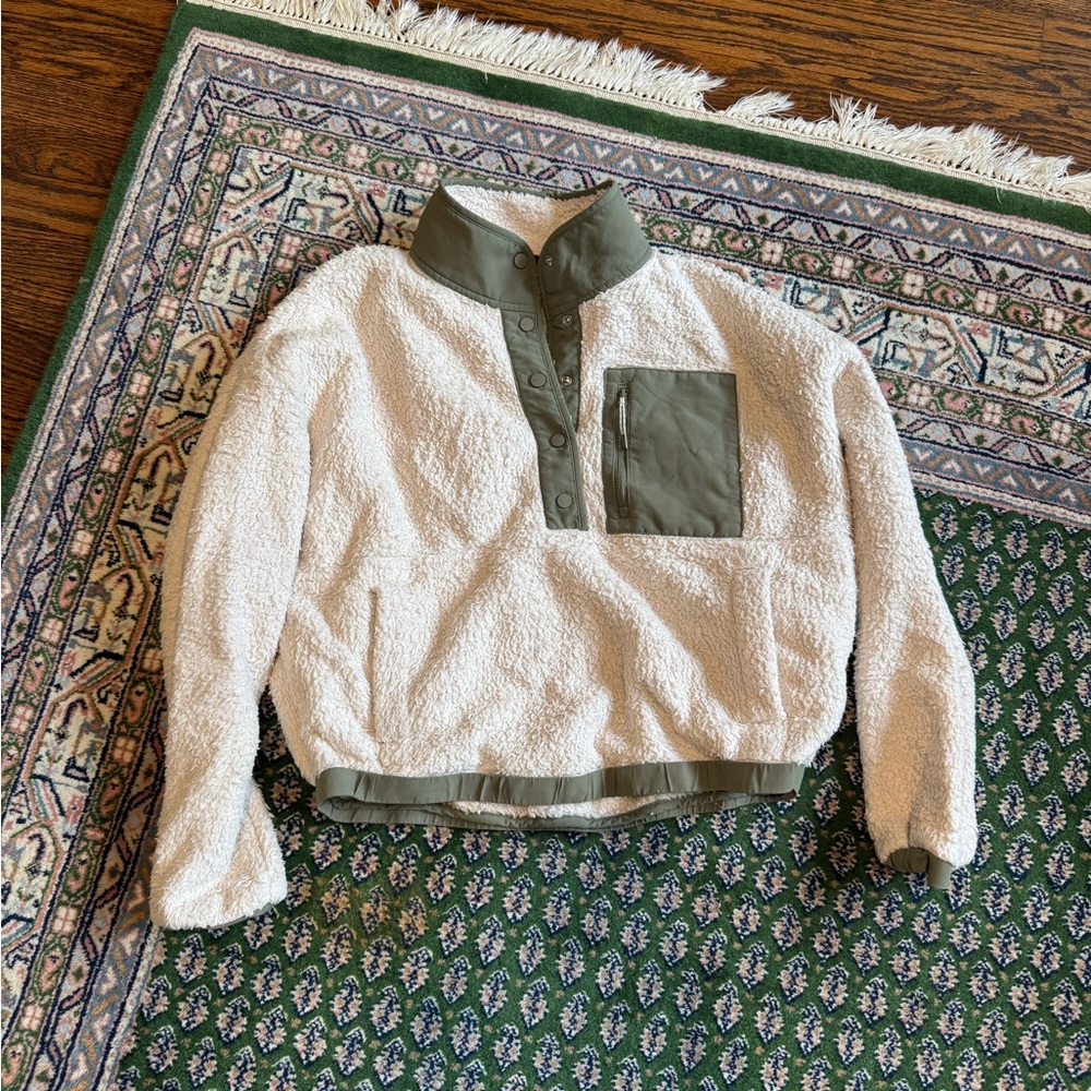 Vuori Women's Sherpa Fleece Jacket with Olive Accents